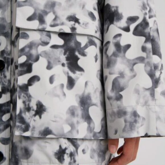 Nikki Jones from Montreal Packable oversized rain jacket XL - Picture 2 of 3